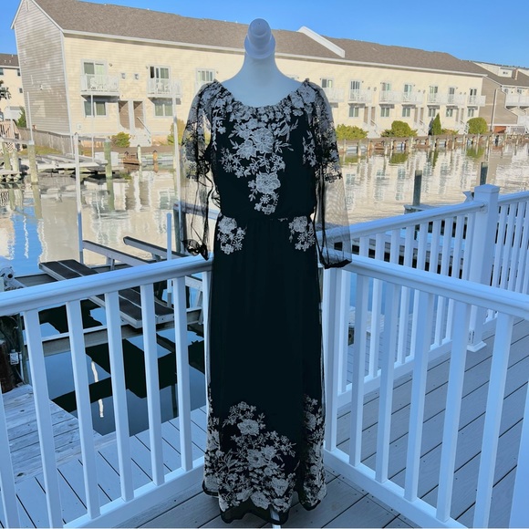 Nine West Gold Embroidered Off-The-Shoulder Maxi Dress - Picture 13 of 14